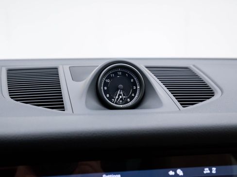 New 2026 Porsche Macan image 29