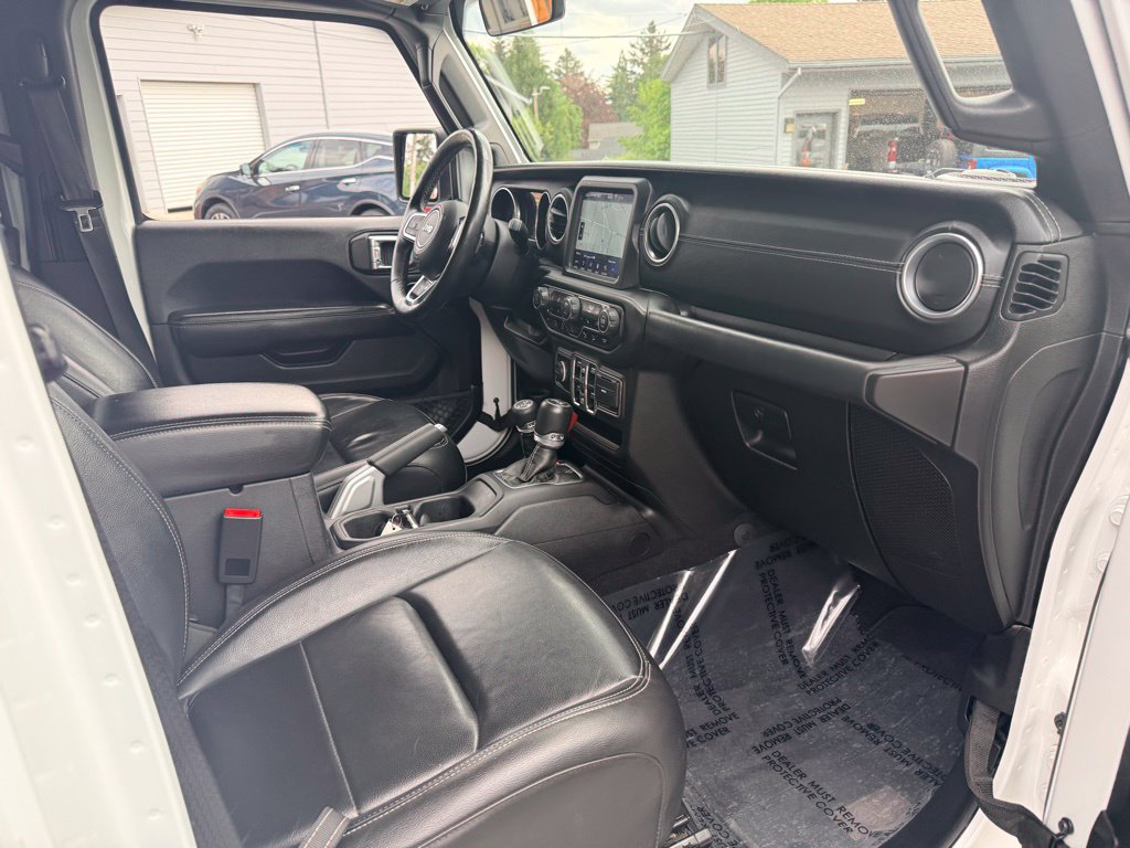 Used 2018 Jeep Wrangler Unlimited Sahara w/ Uconnect 4C Nav & Sound Group AWD/4WD image 25