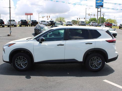 Used 2024 Nissan Rogue S FWD image 5
