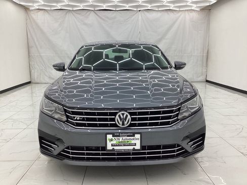 Used 2018 Volkswagen Passat 2.0T R-Line FWD image 5