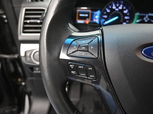 Certified 2019 Ford Explorer XLT w/ Equipment Group 202A image 28