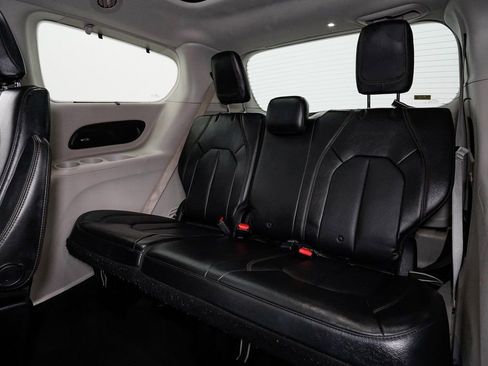 Used 2019 Chrysler Pacifica Touring-L Plus w/ Advanced Safetytec Group image 25