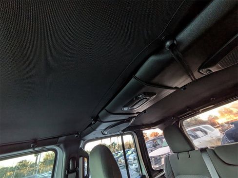 Used 2022 Jeep Wrangler Unlimited Rubicon image 21