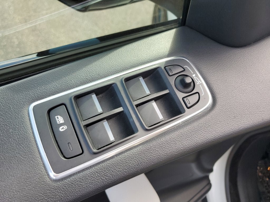 Used 2019 Jaguar F-PACE S AWD/4WD image 17