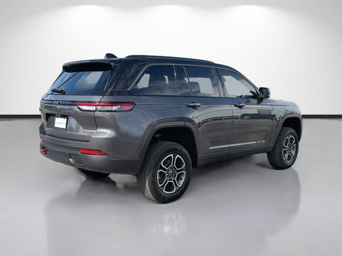 Used 2022 Jeep Grand Cherokee Trailhawk AWD/4WD image 3