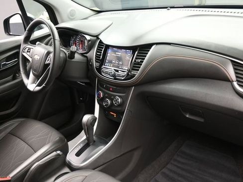 Used 2022 Chevrolet Trax LT w/ LT Convenience Package AWD/4WD image 22