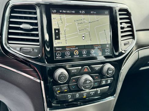 Used 2021 Jeep Grand Cherokee Limited AWD/4WD image 23