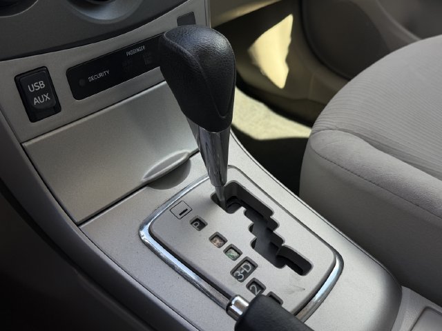 Used 2013 Toyota Corolla LE FWD image 17