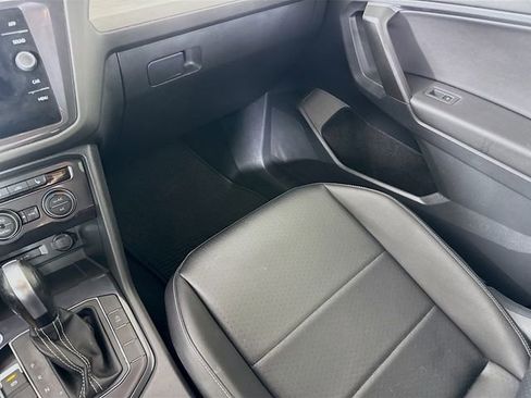Used 2021 Volkswagen Tiguan SE image 23