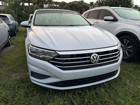 Used 2019 Volkswagen Jetta SE FWD image 4