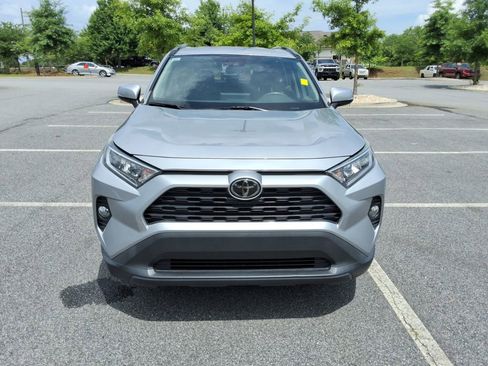 Used 2020 Toyota RAV4 XLE w/ Convenience Package FWD image 2