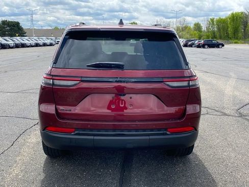 Used 2023 Jeep Grand Cherokee Altitude AWD/4WD image 4