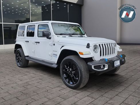 Used 2022 Jeep Wrangler Unlimited Sahara w/ Cold Weather Group AWD/4WD image 7