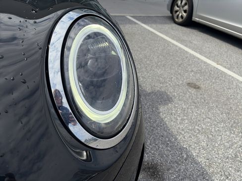 Used 2022 MINI Cooper 2-Door Hardtop image 10