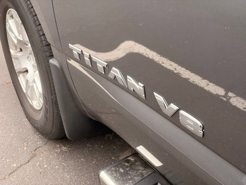 Used 2018 Nissan Titan SV w/ SV Convenience Package RWD image 8