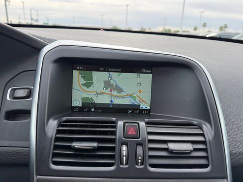 Used 2016 Volvo XC60 T5 Premier w/ Proximity Package image 27