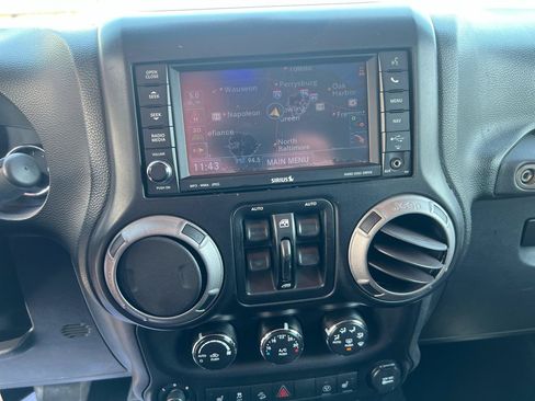 Used 2013 Jeep Wrangler Unlimited Sahara w/ Dual Top Group AWD/4WD image 19