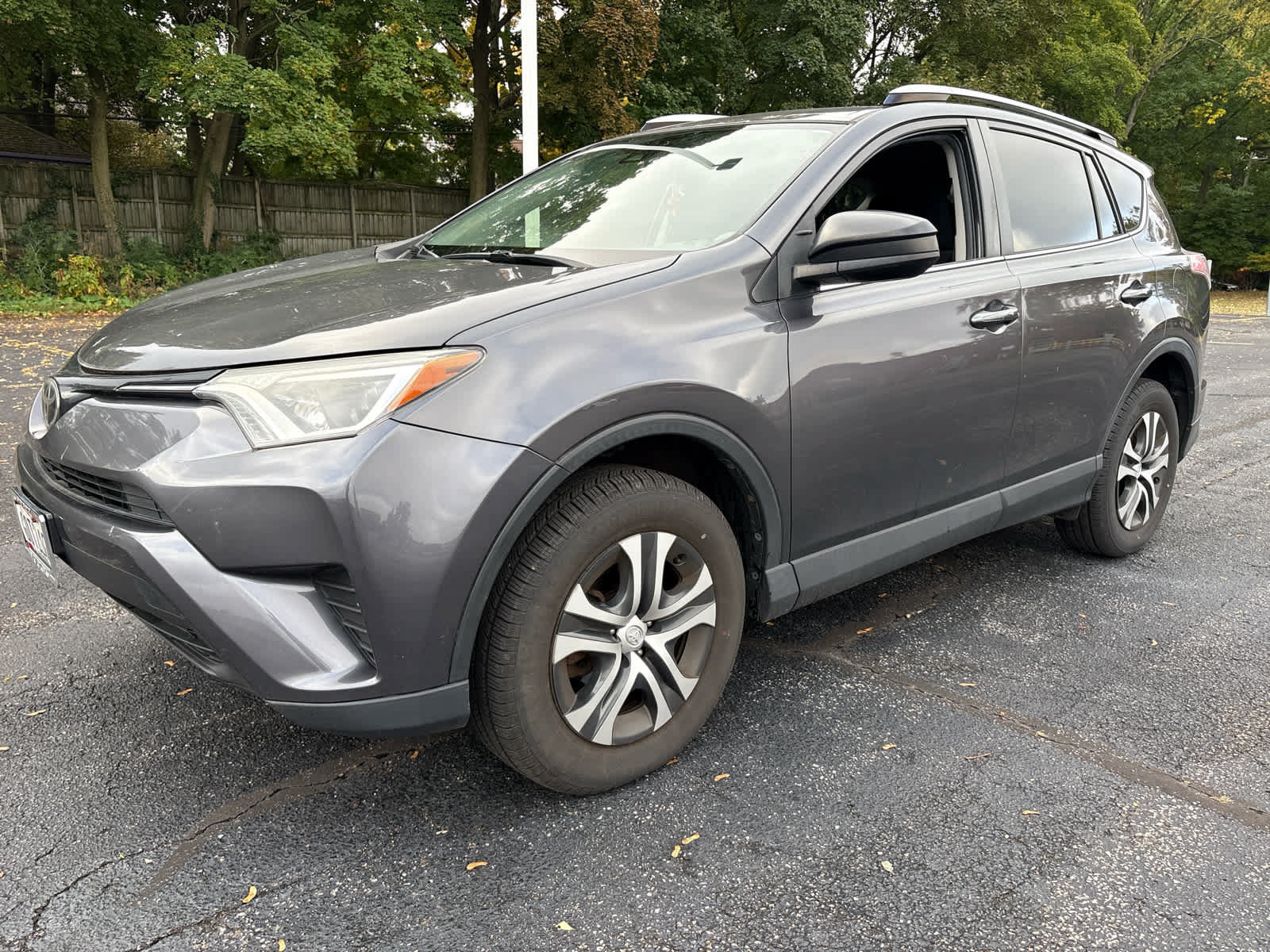 Used 2017 Toyota RAV4 LE AWD/4WD image 1