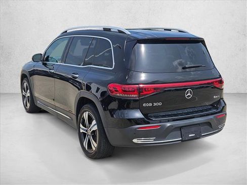Used 2023 Mercedes-Benz EQB 300 4MATIC image 7