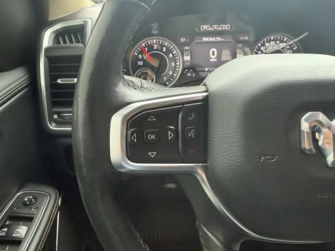 Used 2019 RAM 1500 Laramie AWD/4WD image 17