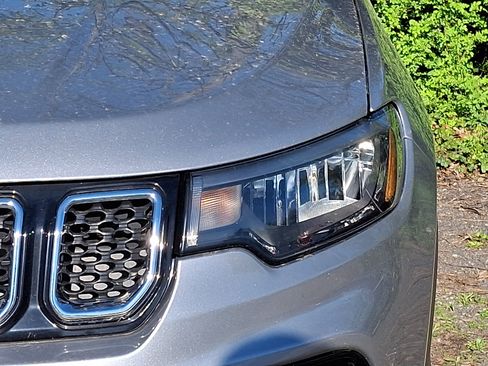 Used 2023 Jeep Compass Limited image 4