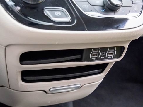 Used 2023 Chrysler Voyager LX image 28