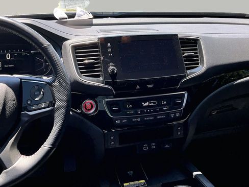 Certified 2024 Honda Passport Black Edition image 7