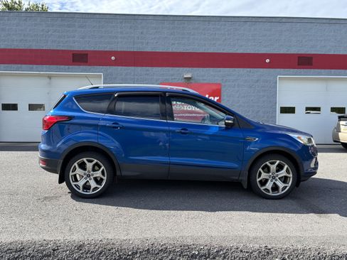 Used 2019 Ford Escape Titanium w/ U9j03 - Titanium Tow Package AWD/4WD image 2