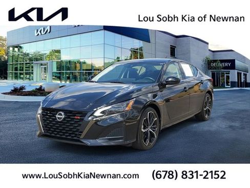 Used 2023 Nissan Altima 2.5 SR w/ SR Premium Package FWD image 1