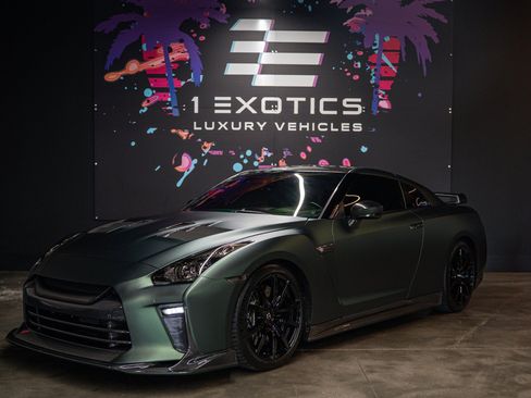 Used 2014 Nissan GT-R Premium AWD/4WD image 3
