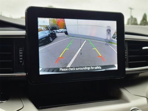 Used 2022 Ford Explorer XLT w/ Equipment Group 202A image 24