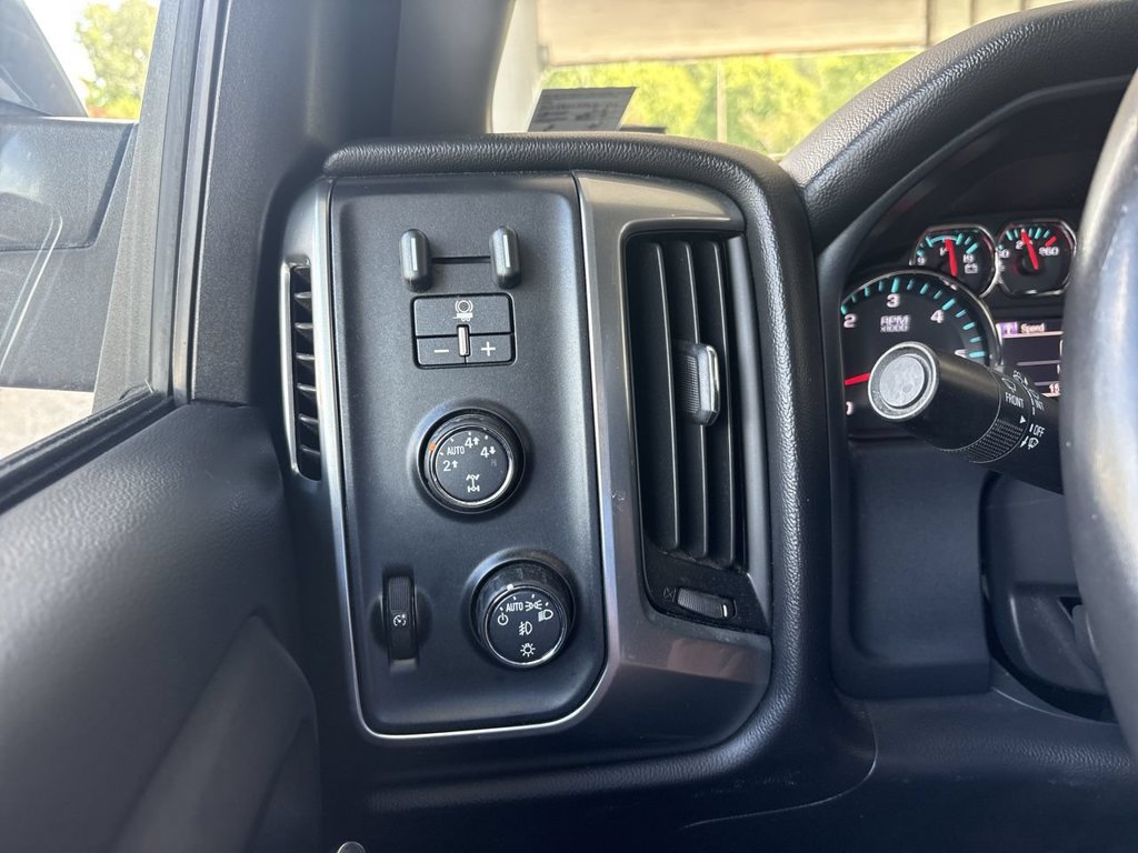 Used 2015 Chevrolet Silverado 1500 LT w/ LT Convenience Package AWD/4WD image 17