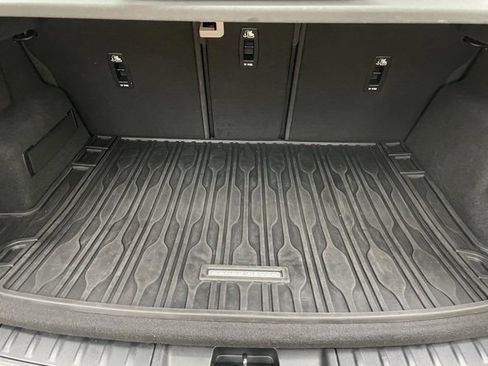 Used 2020 Land Rover Range Rover Evoque SE image 17