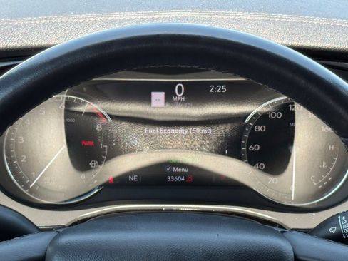 Used 2024 Cadillac XT6 Premium Luxury FWD image 3