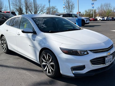 Used 2018 Chevrolet Malibu LT image 3