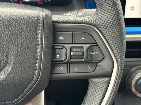 Used 2025 Toyota Tacoma TRD Off-Road image 31