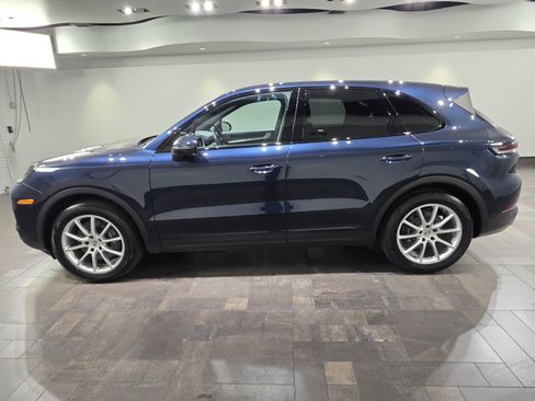 Used 2025 Porsche Cayenne AWD/4WD image 3