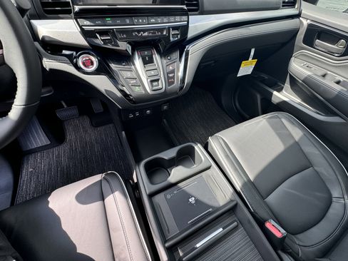 New 2026 Honda Odyssey Touring image 21