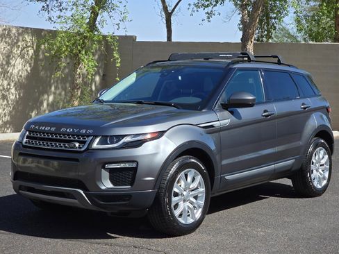 Used 2017 Land Rover Range Rover Evoque SE image 6