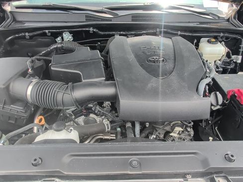 Used 2019 Toyota Tacoma TRD Off-Road AWD/4WD image 23