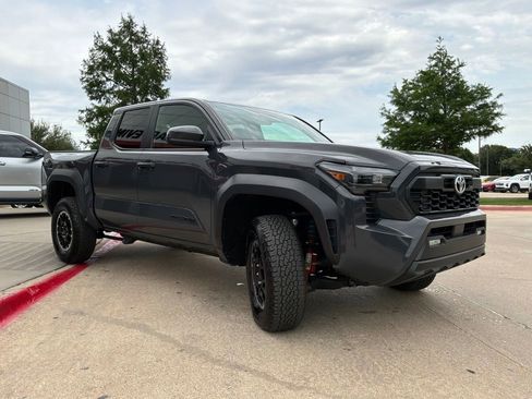 Used 2025 Toyota Tacoma TRD Off-Road AWD/4WD image 4