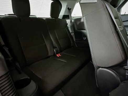 Certified 2024 Ford Explorer XLT RWD image 30