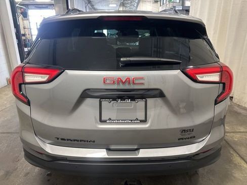 Used 2023 GMC Terrain SLE w/ Driver Convenience Package AWD/4WD image 5