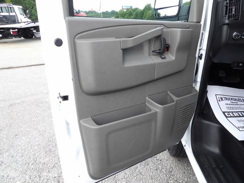 Used 2025 Chevrolet Express 3500 LT w/ LT Preferred Equipment Group RWD image 14