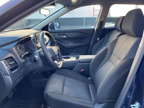 Used 2025 Nissan Rogue SV image 28