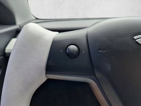 Used 2020 Tesla Model 3 Standard Range Plus RWD image 15