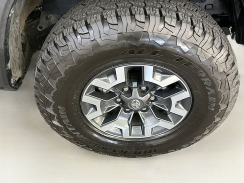 Used 2023 Toyota Tacoma TRD Off-Road w/ Technology Package image 11