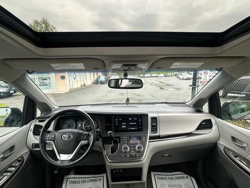 Used 2015 Toyota Sienna XLE AWD/4WD image 29
