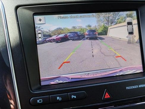 Used 2018 Ford Explorer Platinum image 19