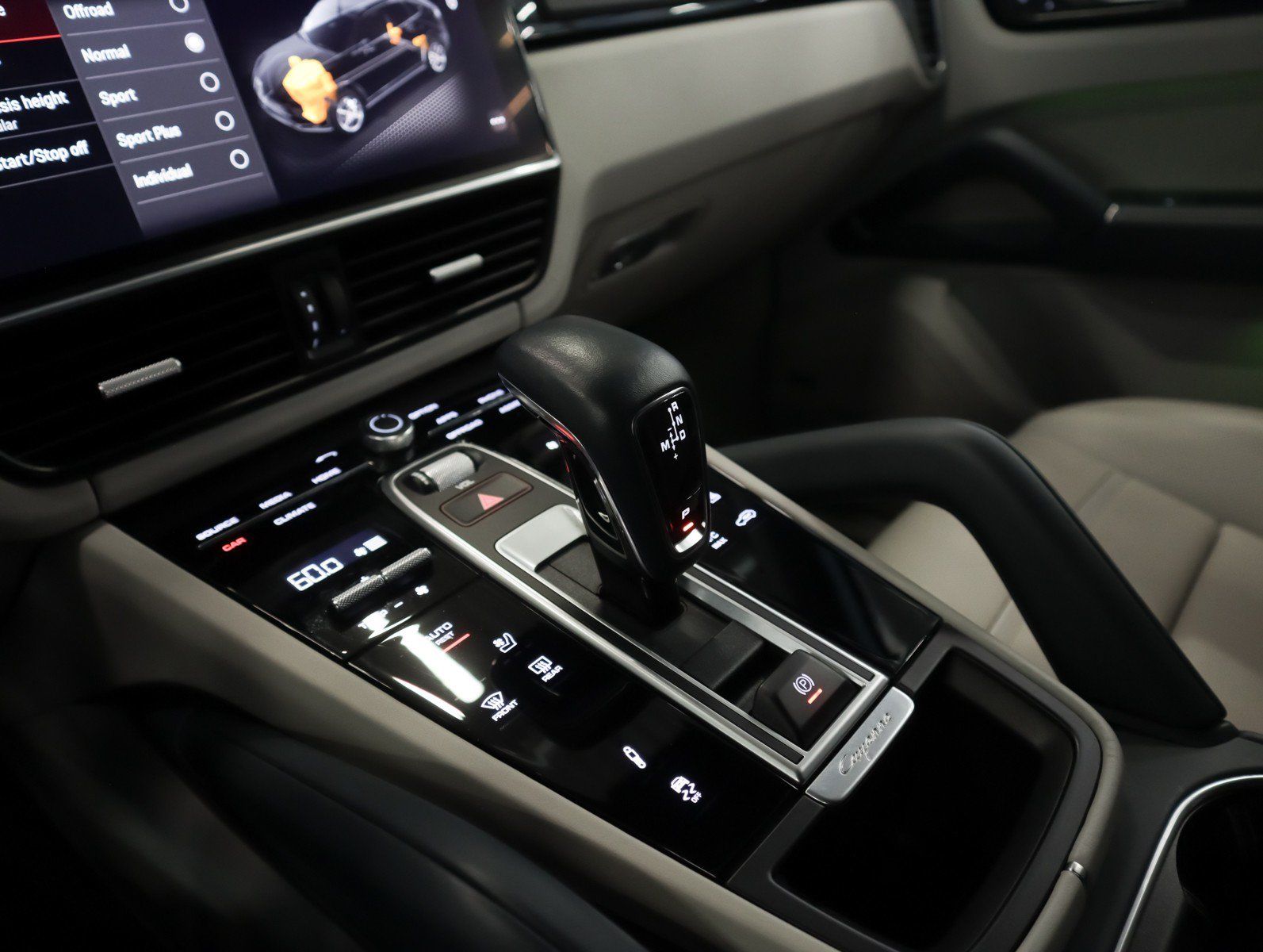 Certified 2023 Porsche Cayenne AWD/4WD image 16